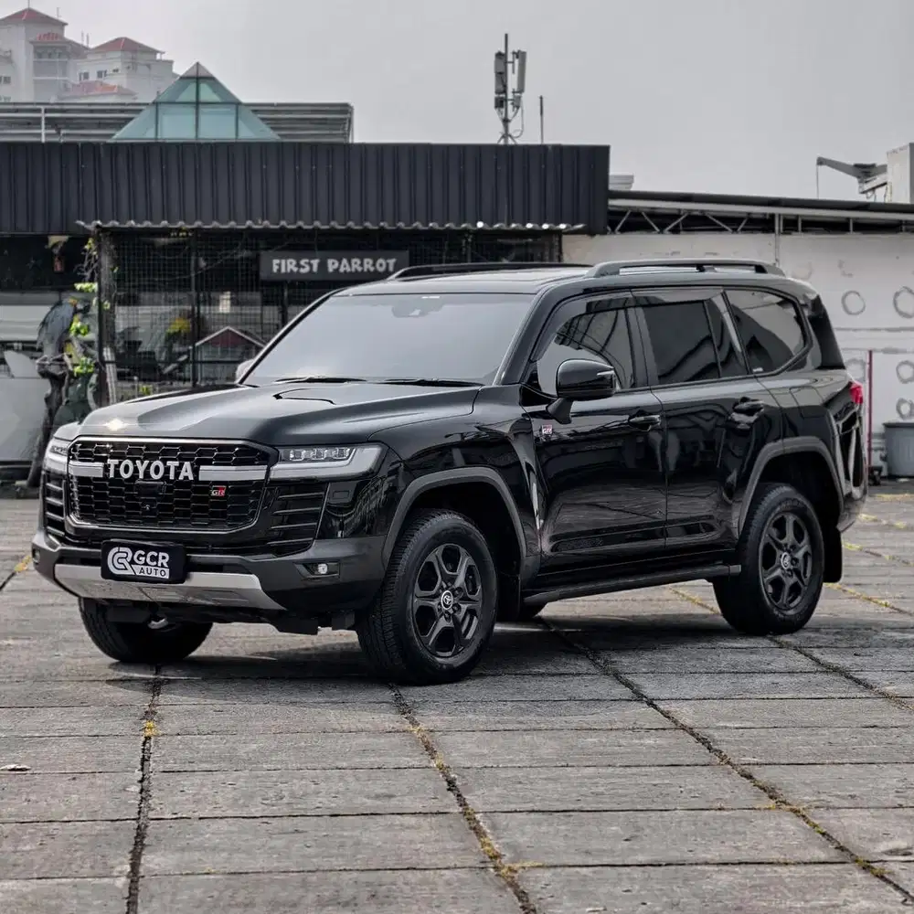 KM 10 RB ! TOYOTA LAND CRUISER 300 GR SPORT VXR 300 GR DIESEL NIK 2024