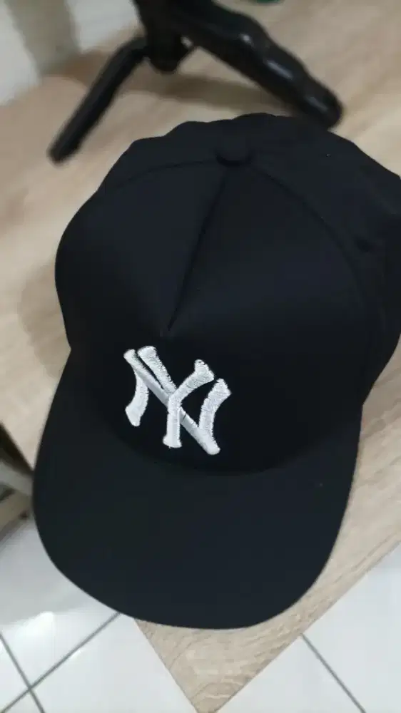 Di jual topi New York original, baru, ga ada minus