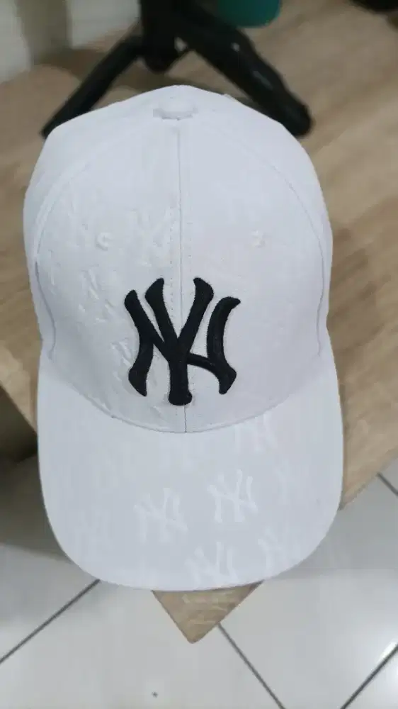 Di jual top original NY, white, baru,mulus ga ada minus