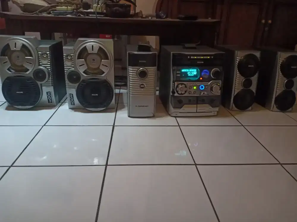 jual barang koleksi kli aja ada yg minat PHILIPS FW-V795