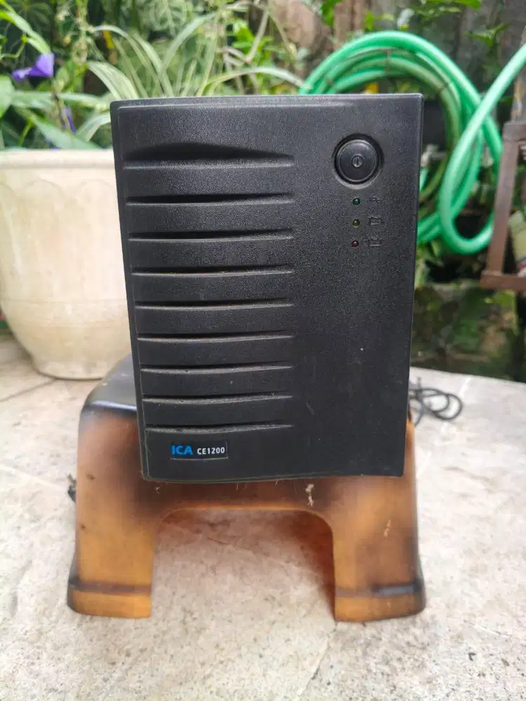 UPS dan stabilizer ICA CE1200