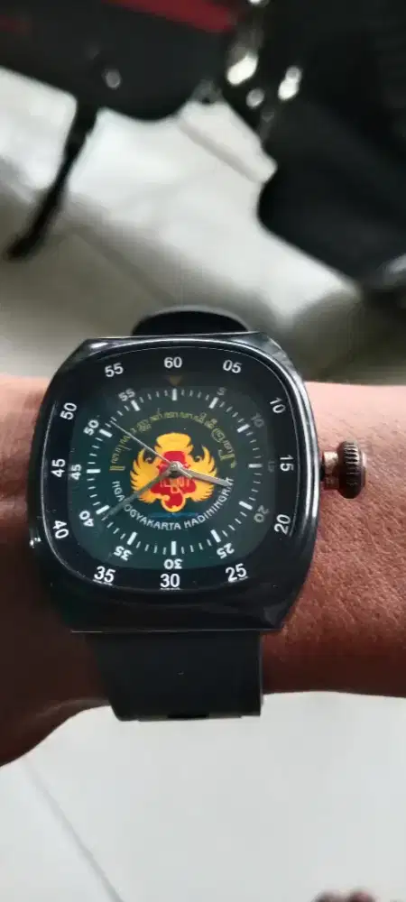 Jam tangan pria analog