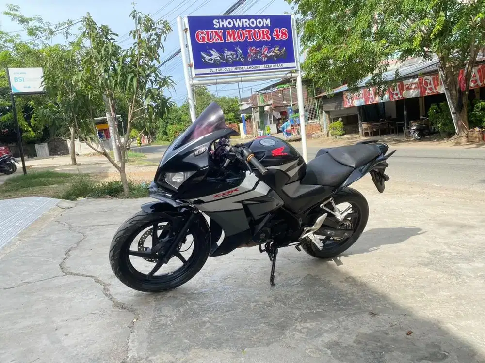 Di jual honda CBR 150 tahun 2015