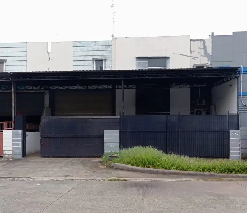 Gudang berikut office di pergudangan industri taman tekno