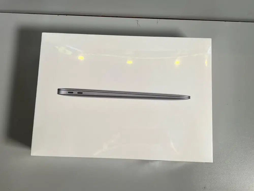 MacBook Air 13 inch M1 2020 NEW