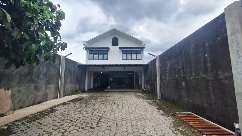 Gudang dengan ruang kantor lengkap kawasan pergudangan Baki