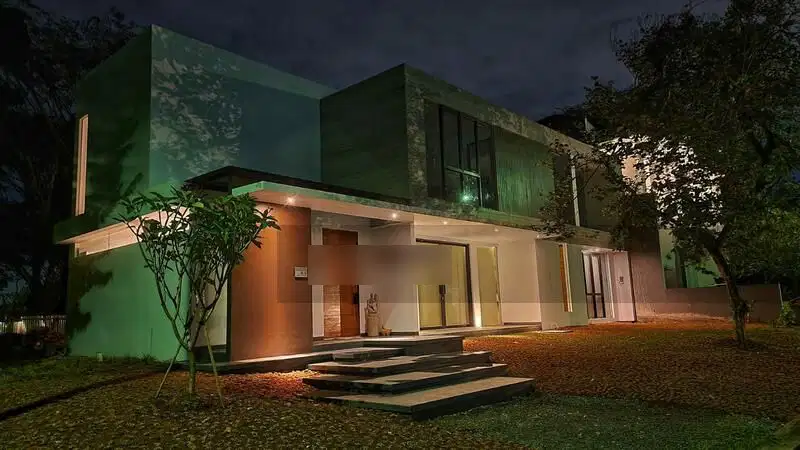 Rumah 2 lantai Minimalis Modern  di Taman Telaga Golf BSD City