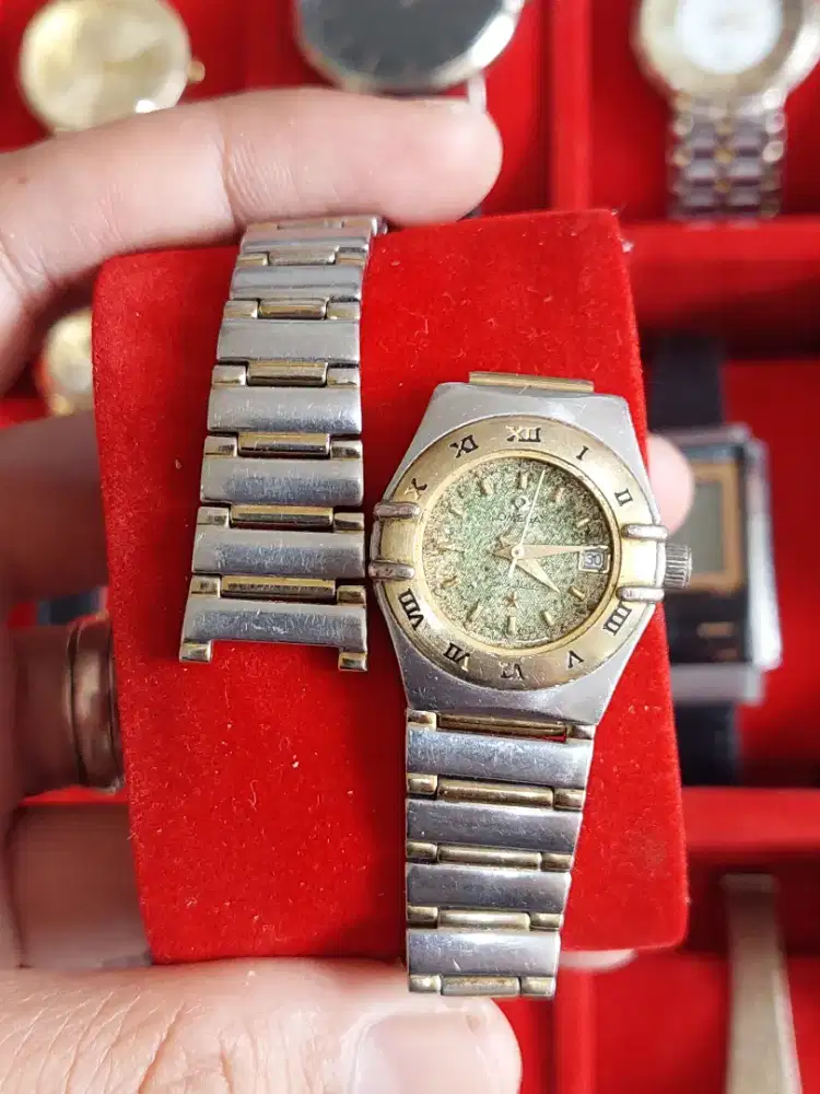 Jam Tangan Bahan Omega