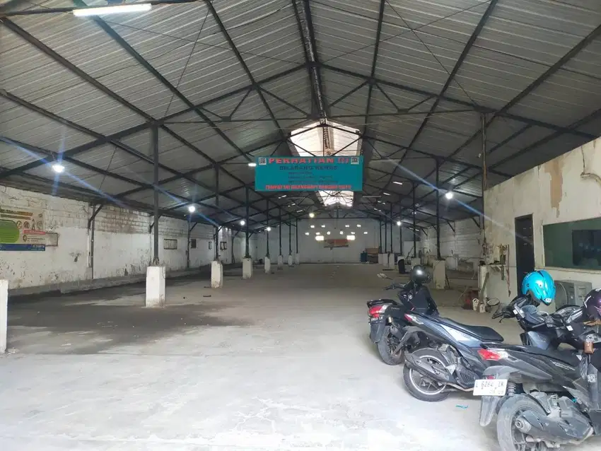 Disewakan gudang bangunan baru tropodo surabaya lias 1200 m2