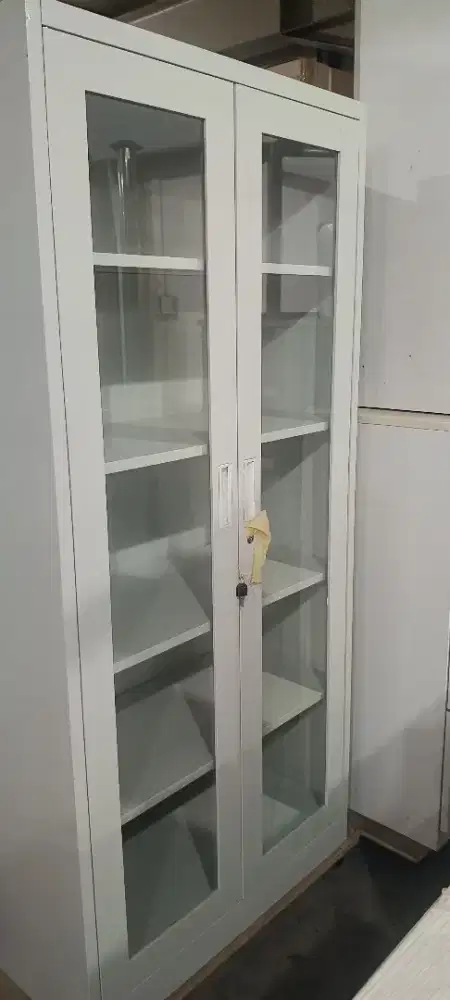 Lemari besi bekas bgs