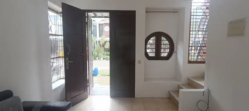 Di sewakan rumah 2 lantai full furnished di Lippo Karawaci