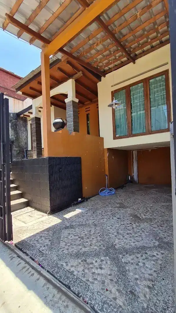 Dijual Rumah area turangga dekat sesko TNI Martanegara