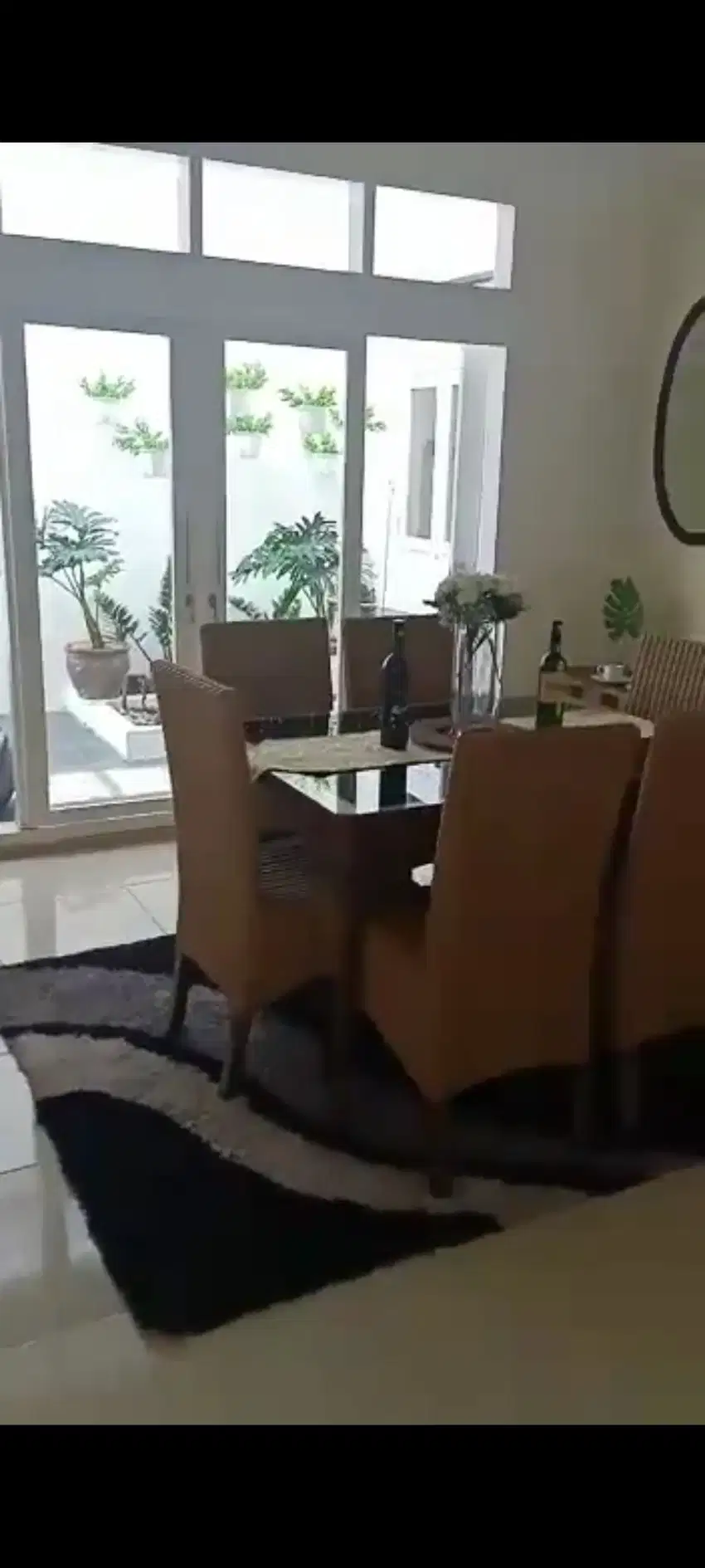 Dijual / Disewakan Rumah Cantik Furnished di Pusat Kota sayap Burangra