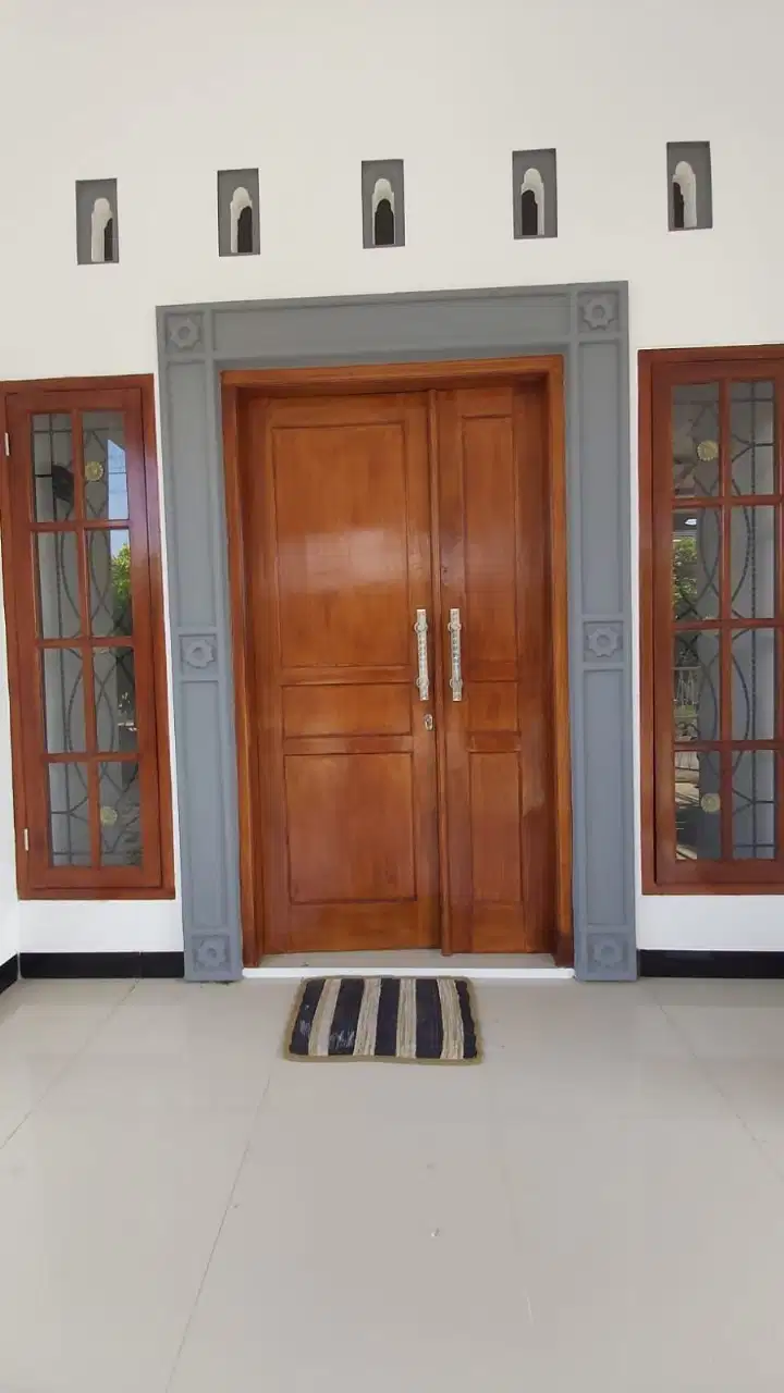 BANGUNAN DI PERUMAHAN SOKARAJA, 4 KAMAR FULL FURNISHED!