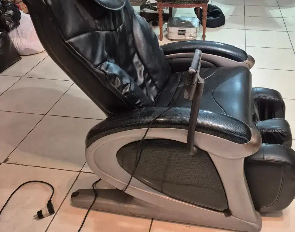 Ogawa kursi pijat eagle black premium