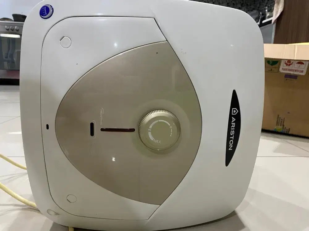 Water heater ariston