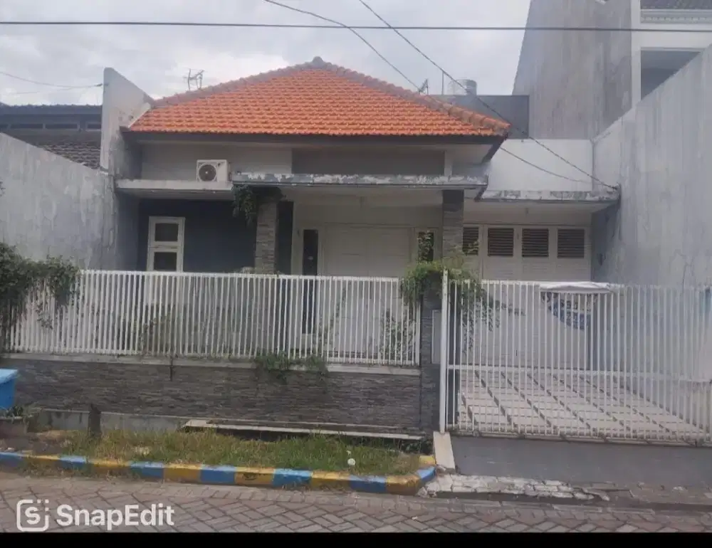 Dijual rumah kutisari indah