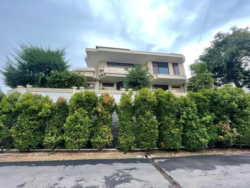 Dijual cepat Rumah Mewah Siap Pakai Di Bukit Sari Semarang