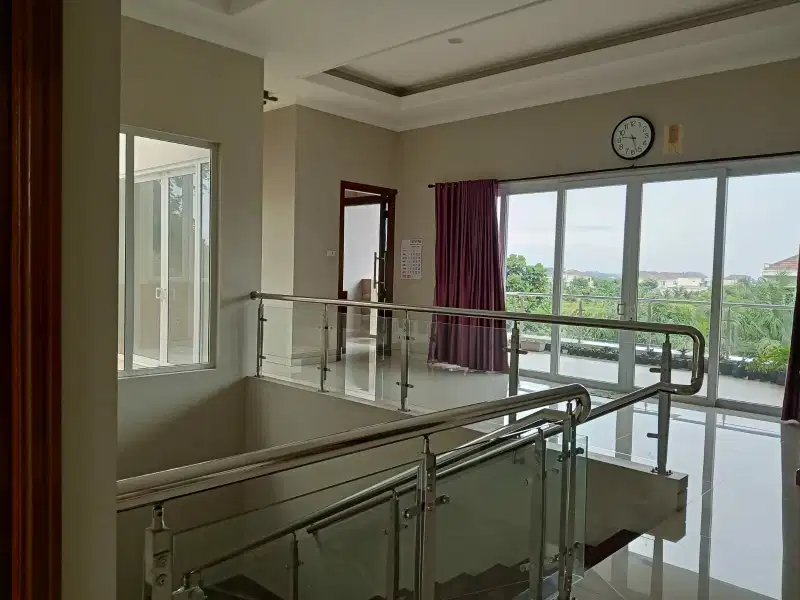 Dijual Rumah Mewah Tingkat 2 Lantai Siap Pakai Di Perum Graha Padma