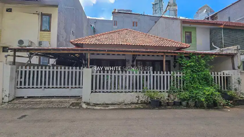Rumah Lama Cocok Untuk Kost di Jl Setiabudi Gang 3 Dekat Perkantoran