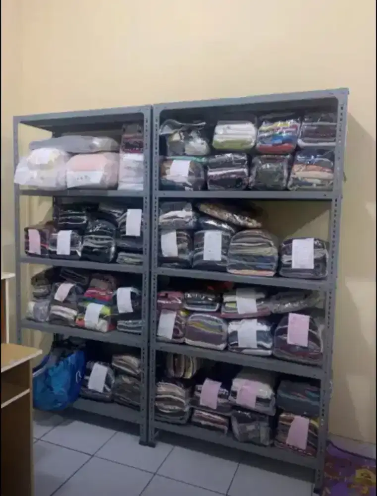 Karyawan Laundry Setrika