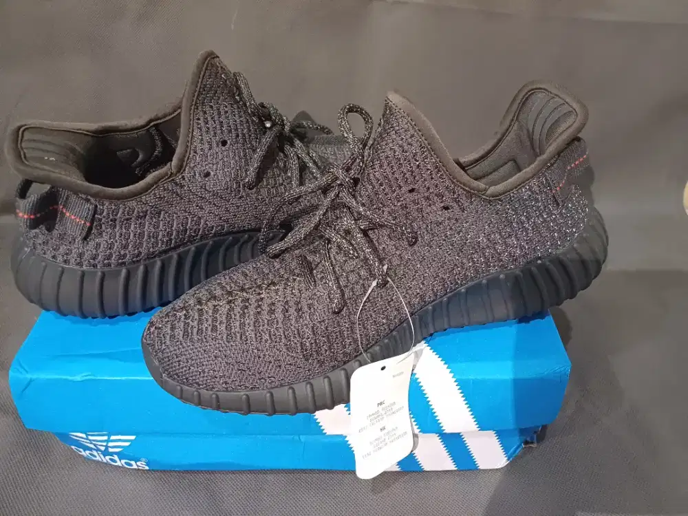 Sepatu adidas Yeezi 350