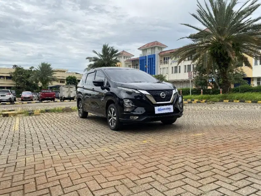 TDP 8,JT Nissan Livina 1.5 VE Bensin-AT Hitam 2019