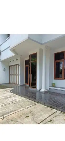Disewakan rumah siap huni 2 lantai di komplek kembar