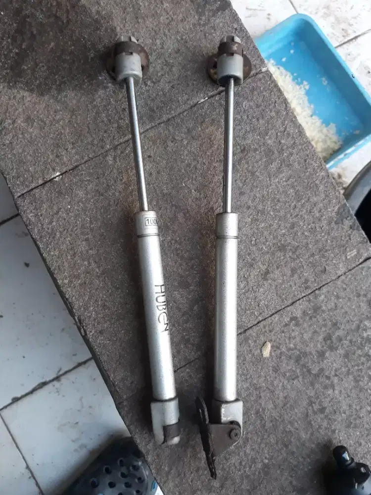 Di jual hidrolik bekas begasi mobil kondisi masih bagus