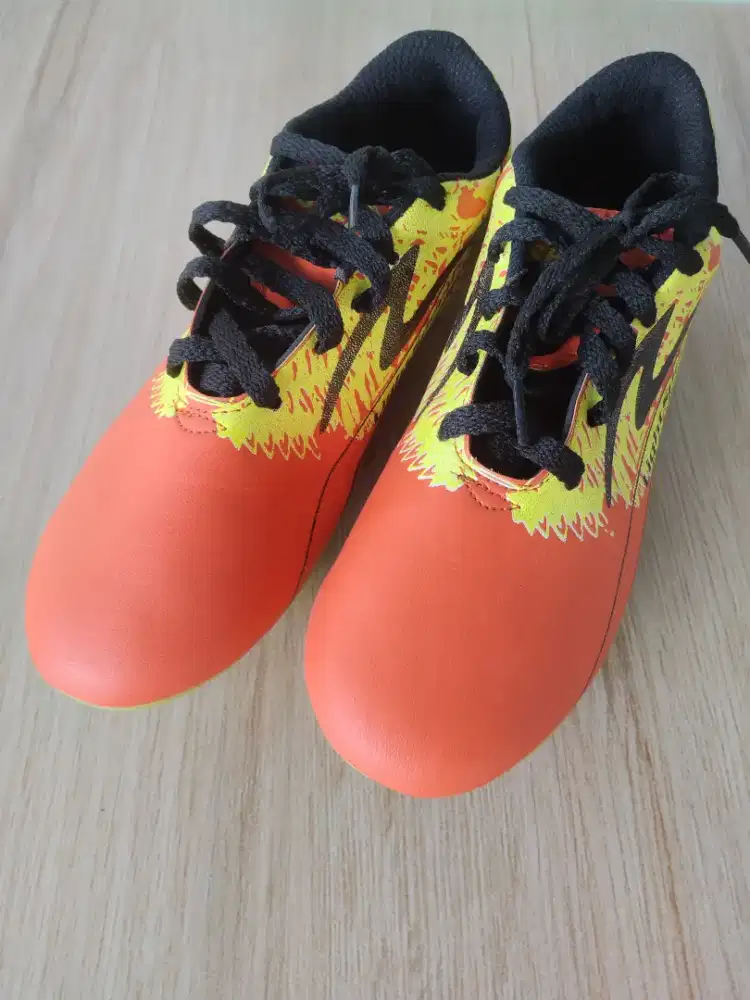 Sepatu Bola Anak Uk.37