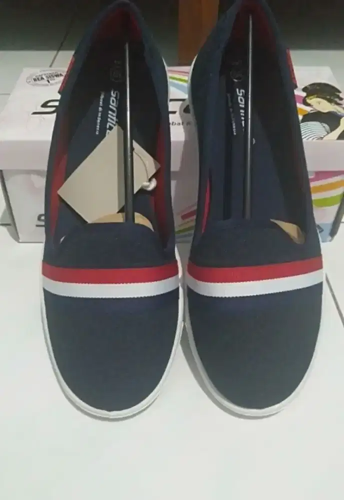 Sepatu Cewek merk Santica UK.39 wrn.Biru Dongker