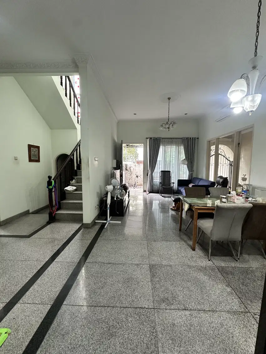 Rumah Permata Buana Hoek 267 m2 Posisi Bagus Siap huni