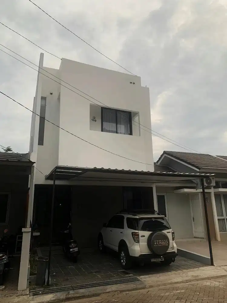 Disewakan Rumah 3 lantai semi-furnished Citra Garden BMW