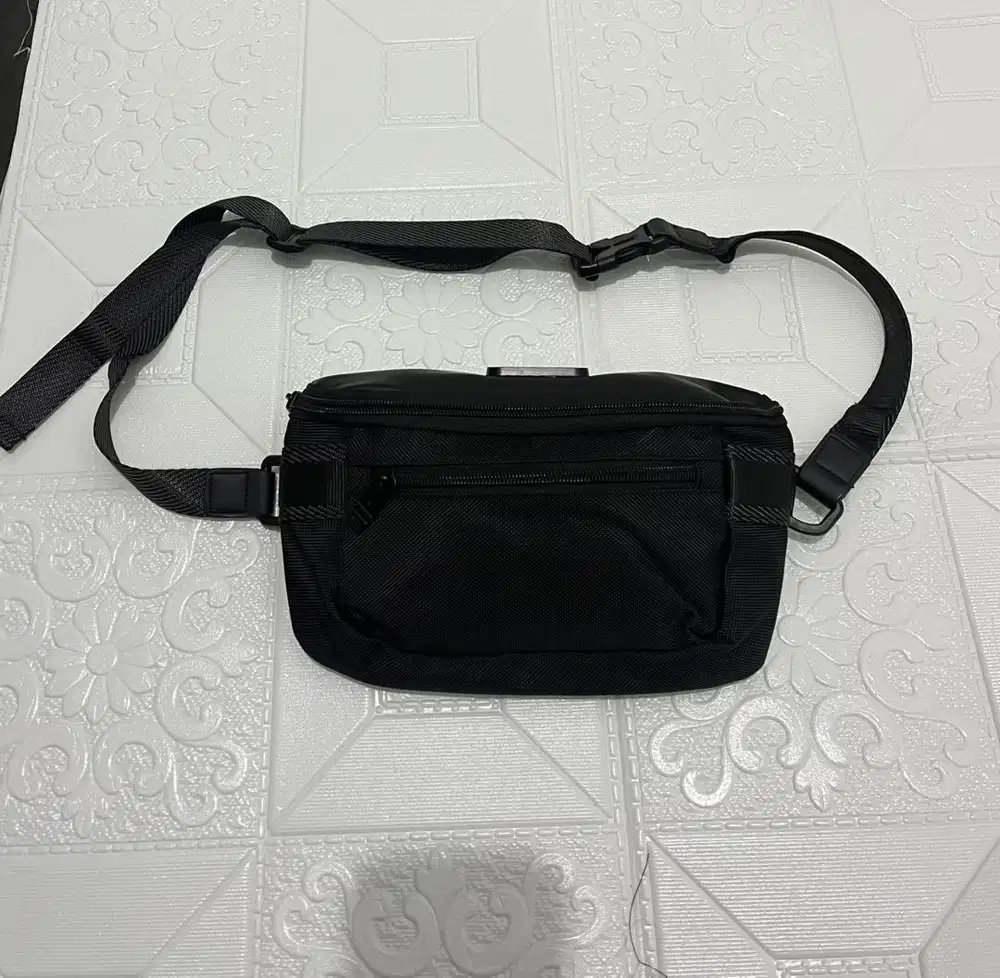 Sling bag Tumi pria