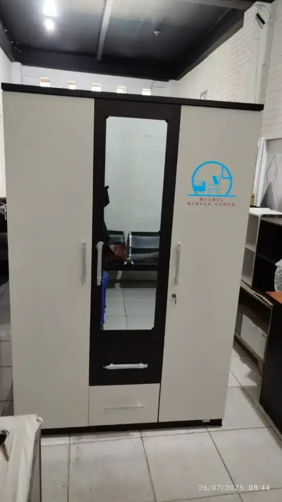 Lemari pakaian 3 pintu!! Siap antar