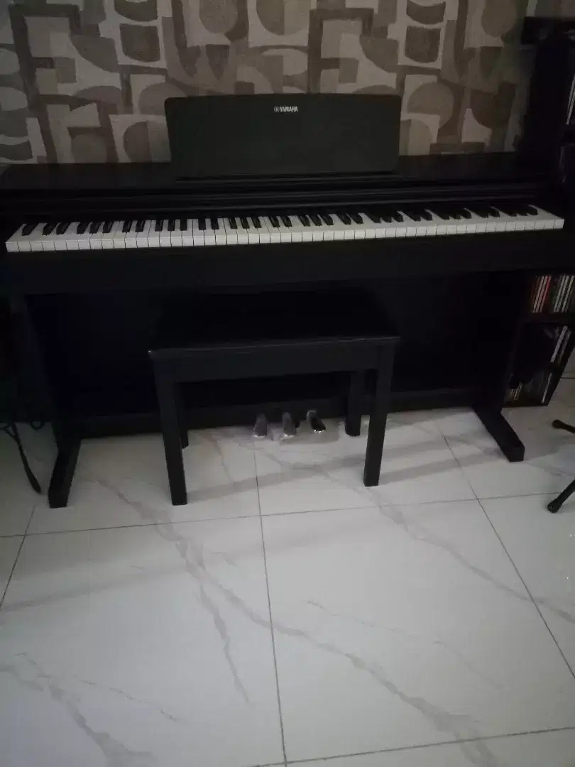 Piano Digital original Yamaha Arius YDP-143