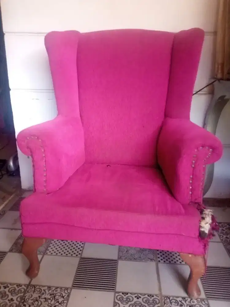 Wing Chair..minus dikit