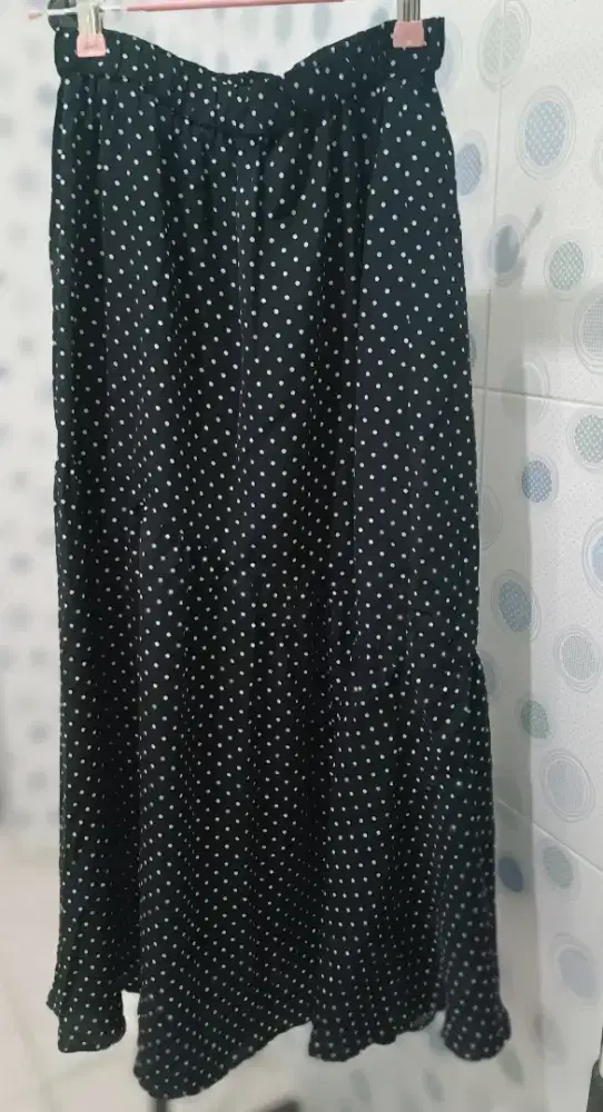 Rok polkadot kecil