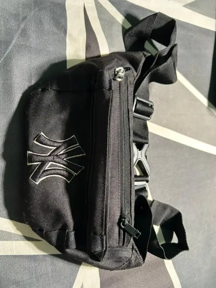 Waistbag Hitam NY