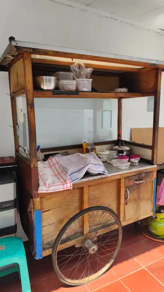 Dijual Gerobak Mie Ayam Roda 3
Panjang 130cm Lebar 60cm Tinggi 190cm