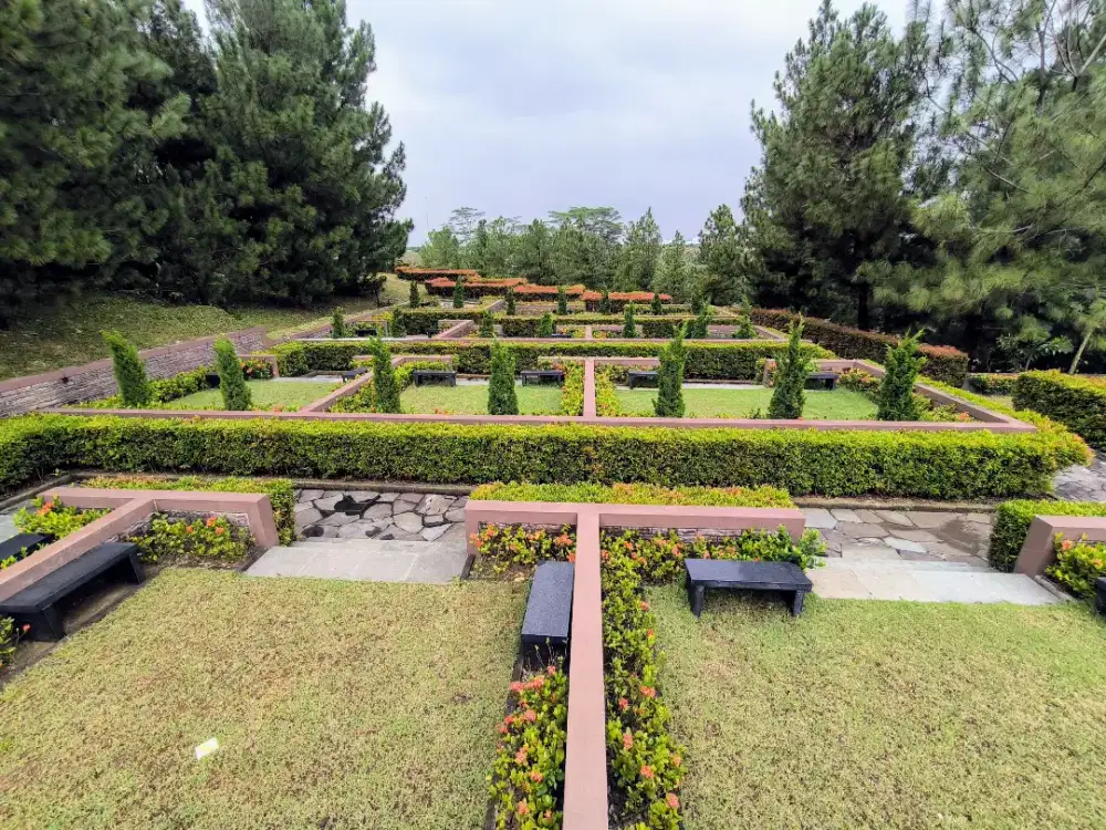 Memorial of San Diego Hills Park, pemakaman bintang lima di Indonesia.