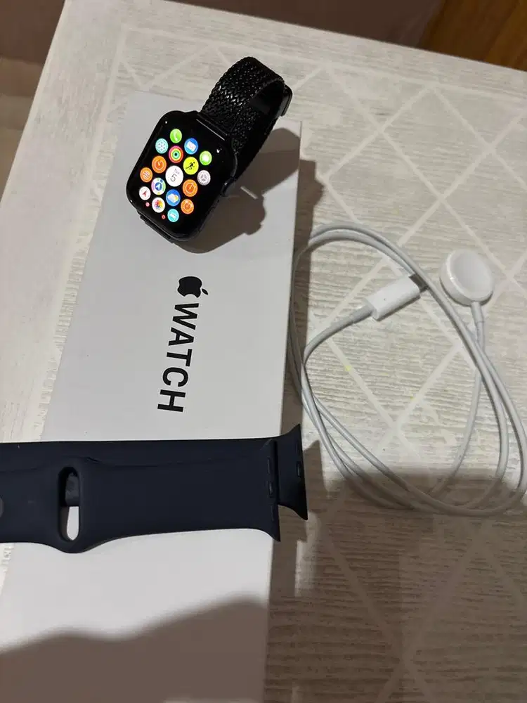 Apple watch iwatch SE gen 2 like new