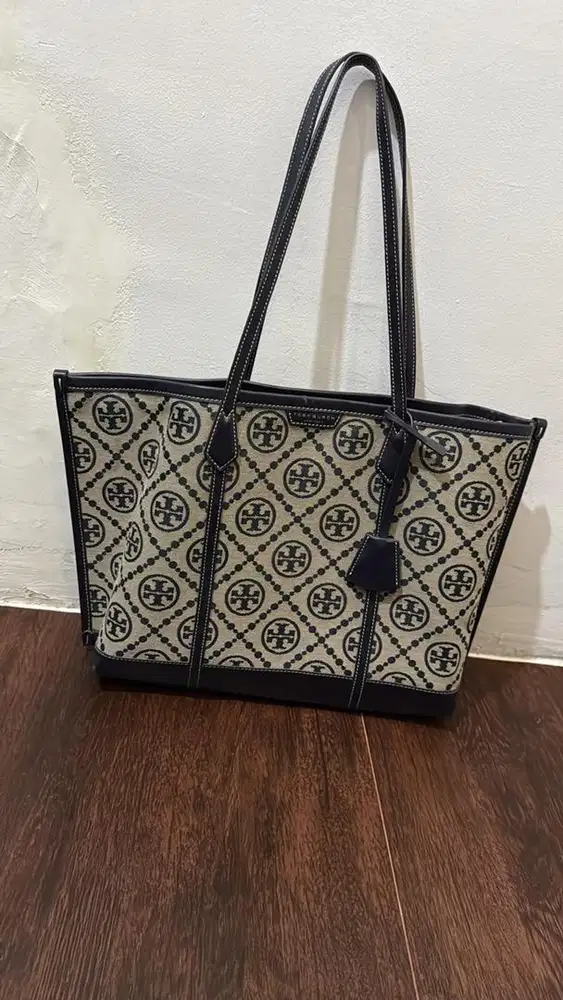 Tory burch totebag monogram