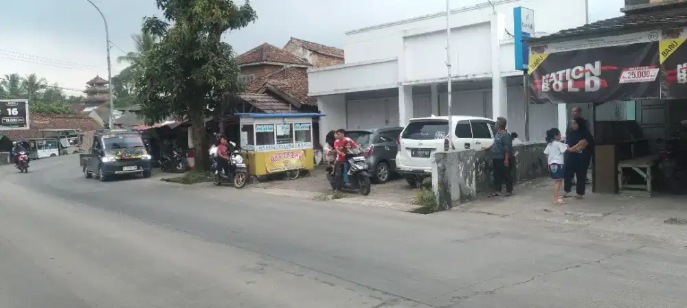 Ruko pinggir jalan raya pasar petir