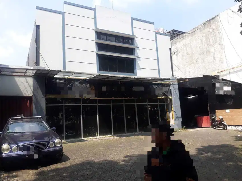 DISEWAKAN TEMPAT USAHA DI SURYA SUMANTRI BANDUNG  --AND