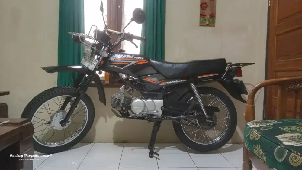 Honda win 100 hitam