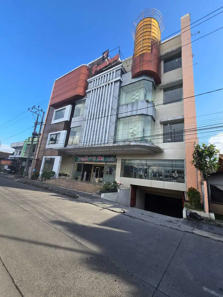 Gedung atau Ruang Usaha di Jalan Raya Palur Mojolaban Solo