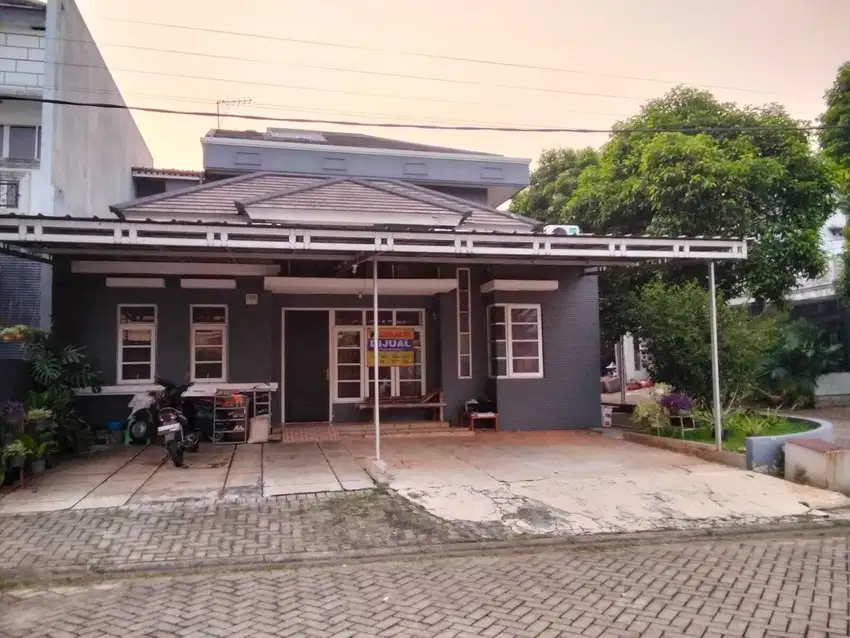 Dijual Rumah Asri Posisi Hoek di Cibubur Country