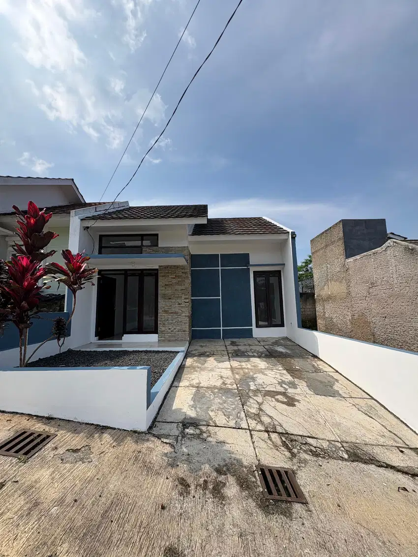 RUMAH FASILITAS LENGKAP CARPORT LUAS PLUS HALAMAN BELAKANG
