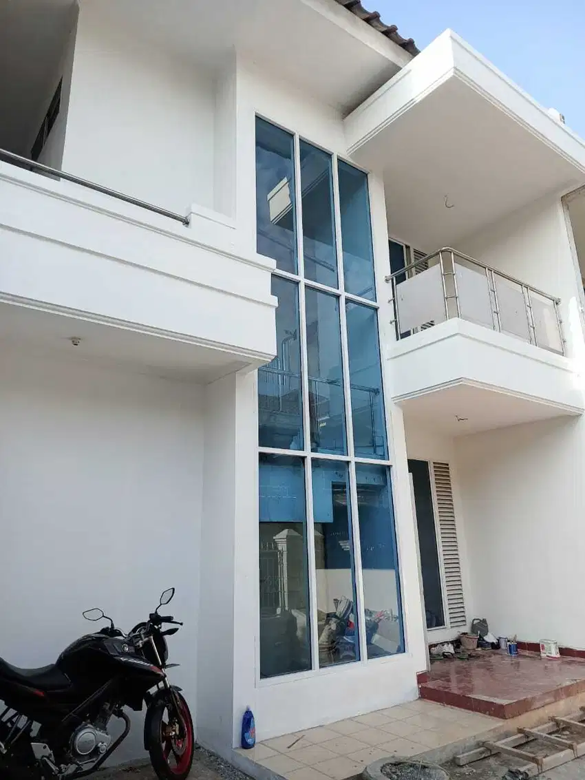 Dijual Rumah 2Lt Baru Renovasi Startegis di Perum Taman modern